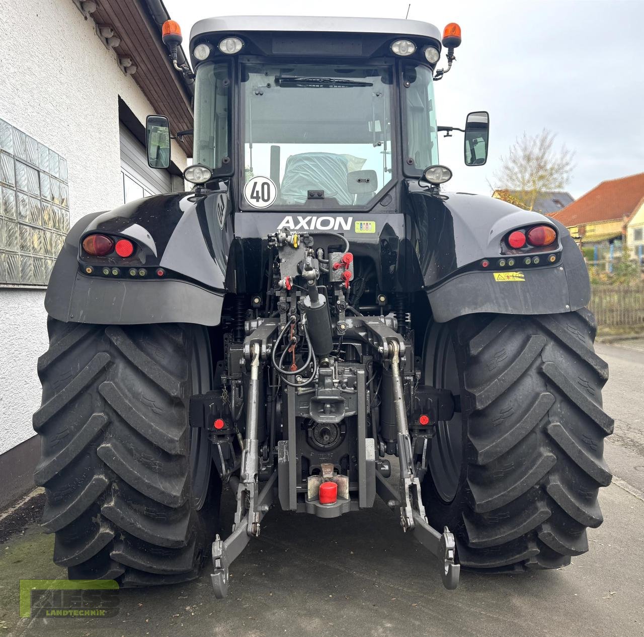 Traktor del tipo CLAAS AXION 810 CMATIC CEBIS Black Edition, Gebrauchtmaschine en Homberg/Ohm - Maulbach (Imagen 3)