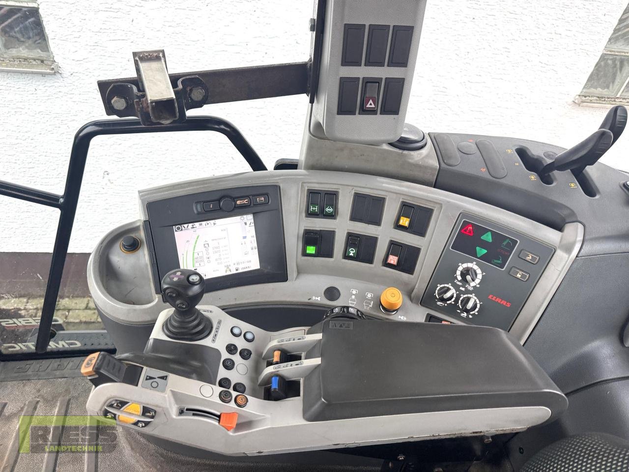 Traktor del tipo CLAAS AXION 810 CMATIC CEBIS Black Edition, Gebrauchtmaschine en Homberg/Ohm - Maulbach (Imagen 5)
