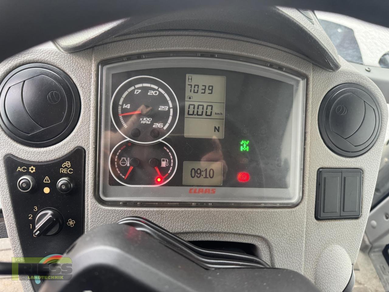 Traktor del tipo CLAAS AXION 810 CMATIC CEBIS Black Edition, Gebrauchtmaschine en Homberg/Ohm - Maulbach (Imagen 10)