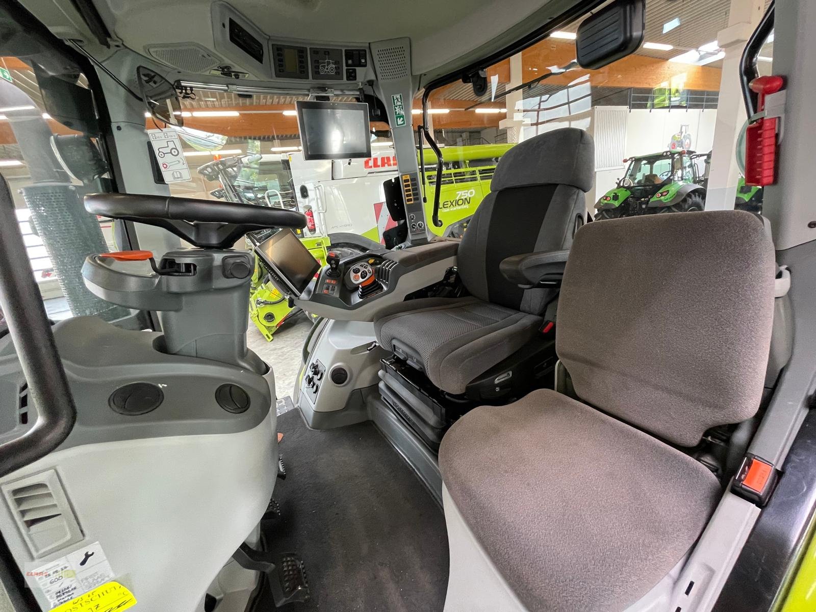 Traktor типа CLAAS Axion 810 CMATIC CEBIS, Gebrauchtmaschine в Langenau (Фотография 7)