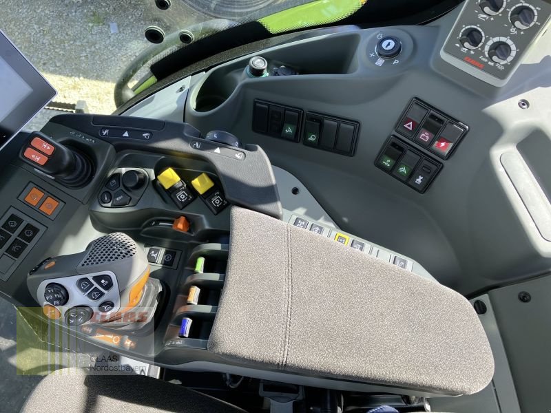 Traktor des Typs CLAAS AXION 810 CMATIC CEBIS, Neumaschine in Breitenbrunn (Bild 19)