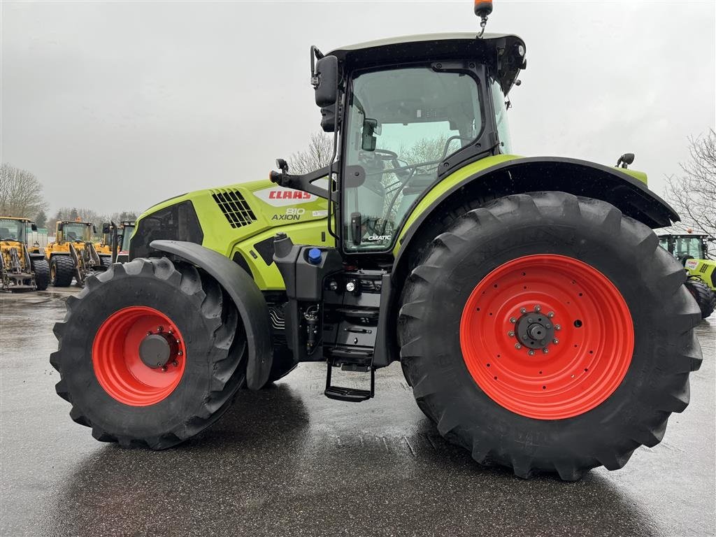 Traktor типа CLAAS AXION  810 CMATIC KUN 2500 TIMER OG FRONT PTO!, Gebrauchtmaschine в Nørager (Фотография 4)