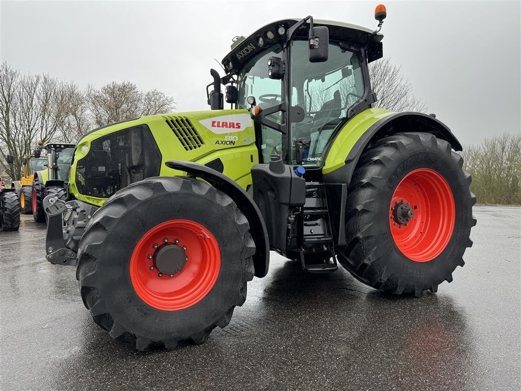 Traktor des Typs CLAAS AXION  810 CMATIC KUN 2500 TIMER OG FRONT PTO!, Gebrauchtmaschine in Nørager (Bild 2)