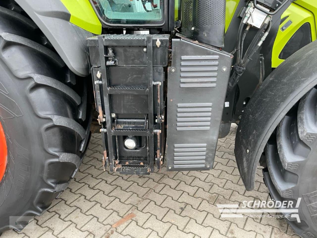 Traktor des Typs CLAAS AXION 810 CMATIC RTK, Gebrauchtmaschine in Wildeshausen (Bild 20)