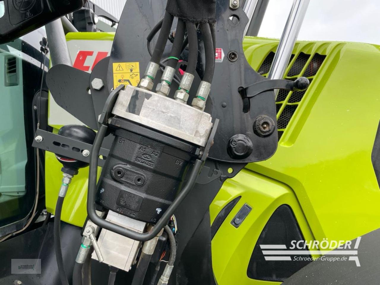 Traktor des Typs CLAAS AXION 810 CMATIC RTK, Gebrauchtmaschine in Wildeshausen (Bild 22)