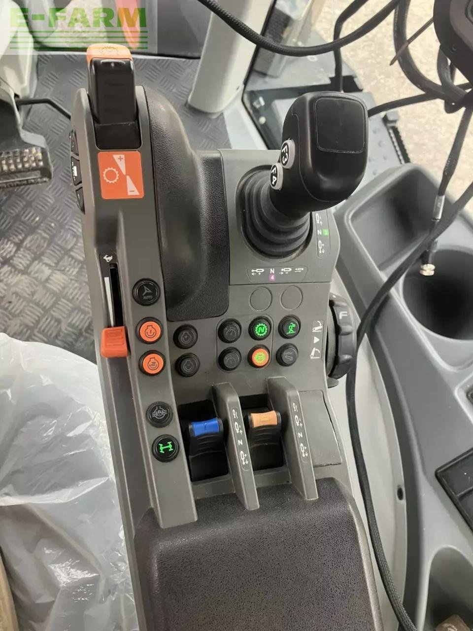 Traktor типа CLAAS axion 810 cmatic s5 cis CMATIC CIS, Gebrauchtmaschine в ST ANDIOL (Фотография 4)