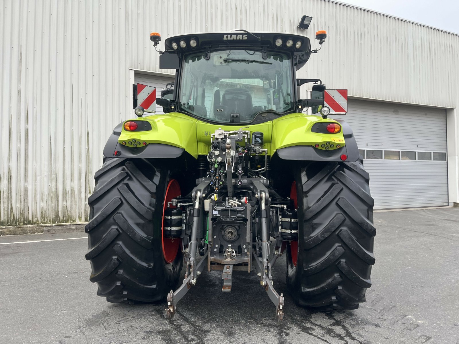 Traktor des Typs CLAAS AXION 810 CMATIC S5 CONCEPT, Gebrauchtmaschine in Charnay-lès-macon (Bild 6)