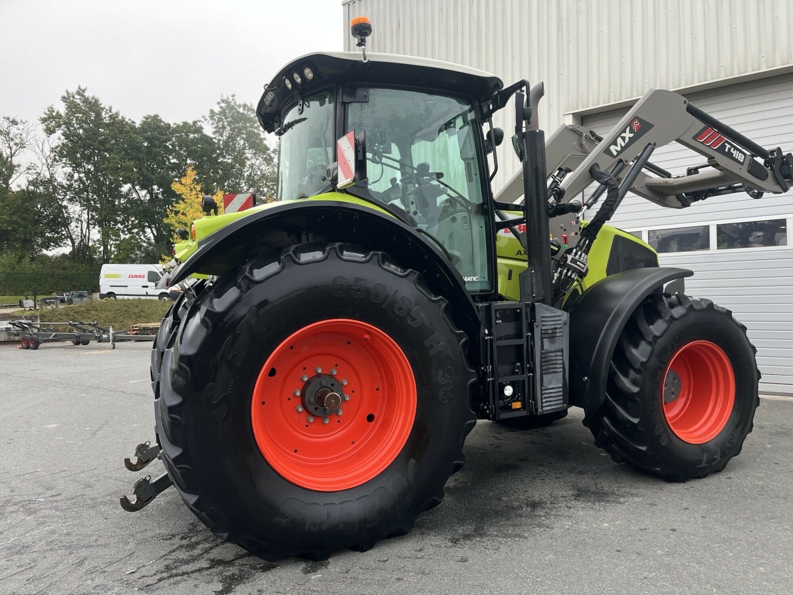 Traktor des Typs CLAAS AXION 810 CMATIC S5 CONCEPT, Gebrauchtmaschine in Charnay-lès-macon (Bild 3)