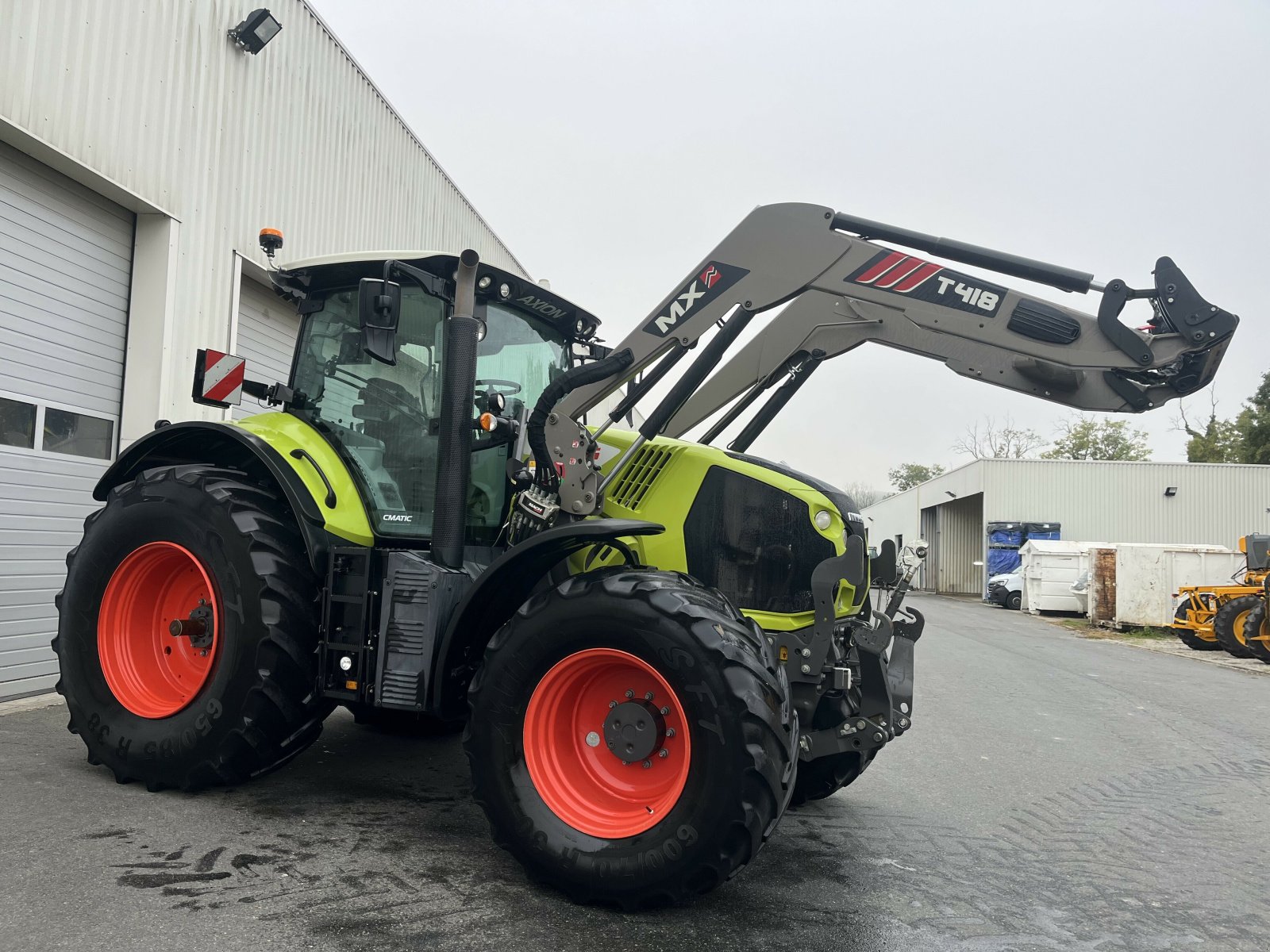 Traktor des Typs CLAAS AXION 810 CMATIC S5 CONCEPT, Gebrauchtmaschine in Charnay-lès-macon (Bild 2)