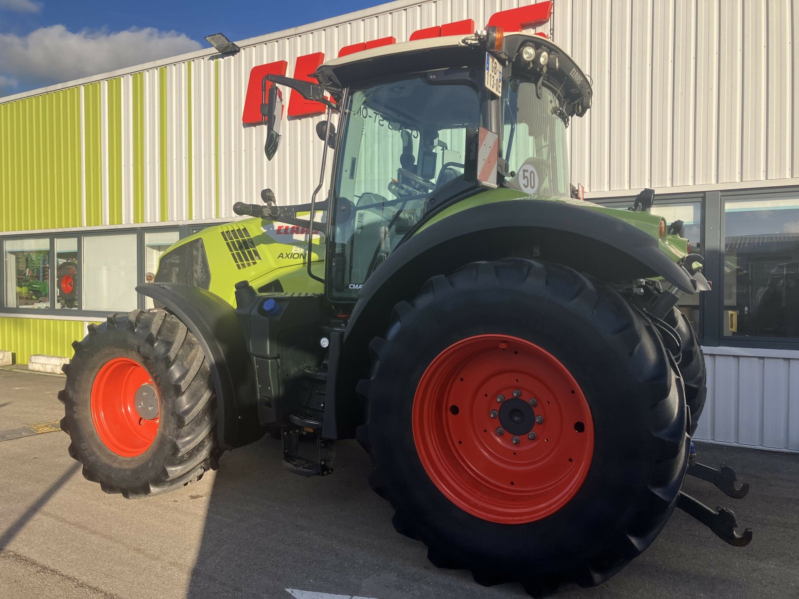 Traktor van het type CLAAS AXION 810 CMATIC S5, Gebrauchtmaschine in BLENDECQUES (Foto 11)