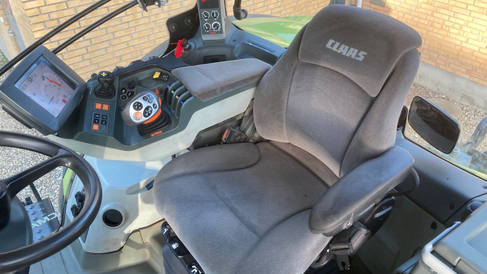 Traktor of the type CLAAS Axion 810 CMATIC Vario, Gebrauchtmaschine in Store Heddinge (Picture 5)