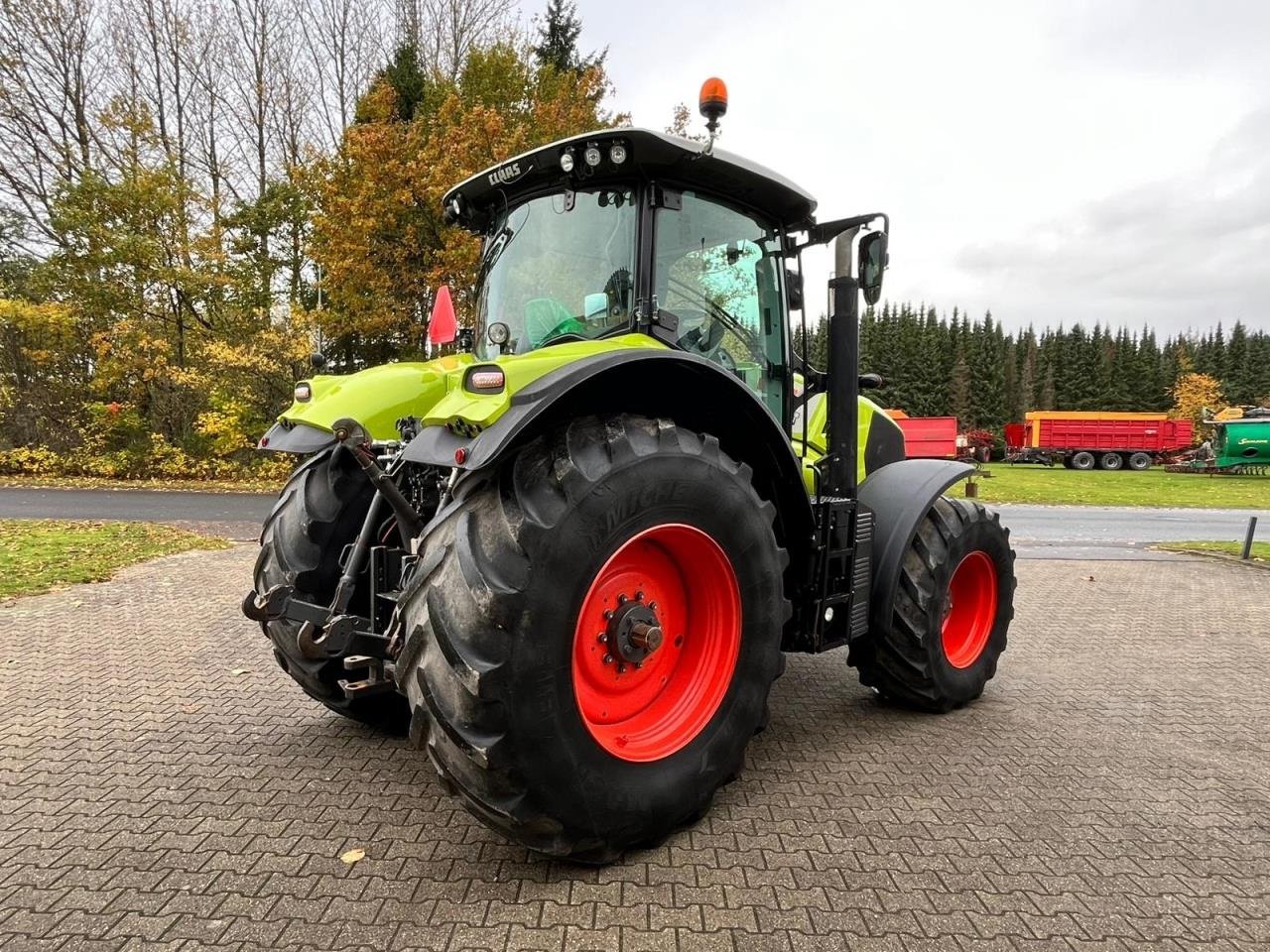 Traktor des Typs CLAAS AXION 810 CMATIC, Gebrauchtmaschine in Tim (Bild 5)