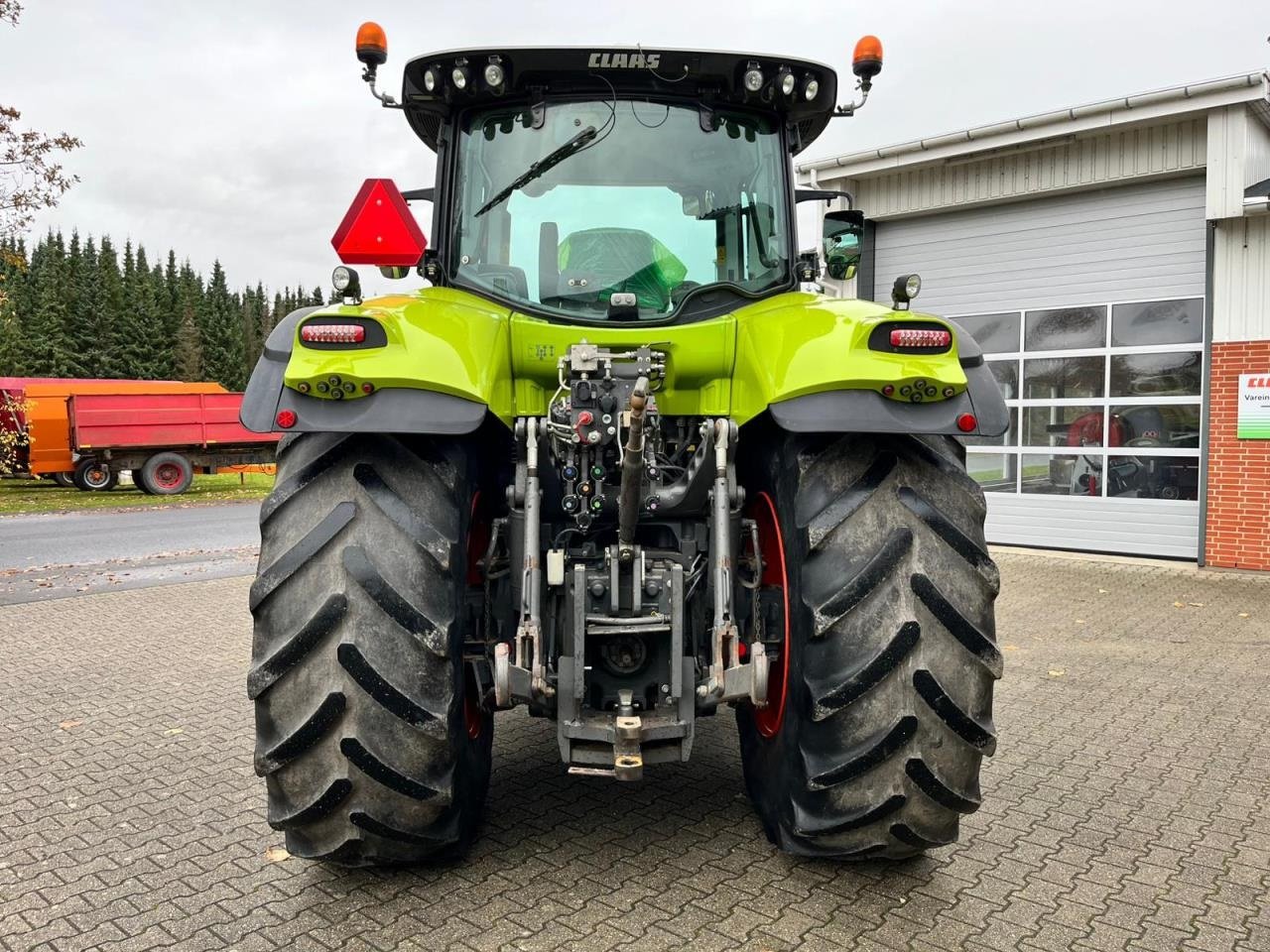 Traktor des Typs CLAAS AXION 810 CMATIC, Gebrauchtmaschine in Tim (Bild 4)