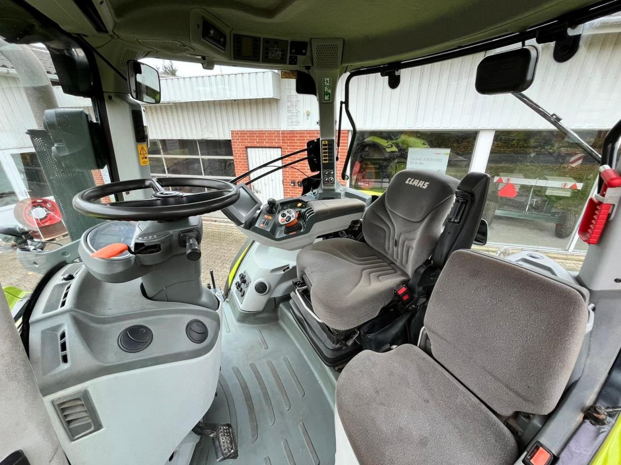 Traktor des Typs CLAAS AXION 810 CMATIC, Gebrauchtmaschine in Tim (Bild 10)