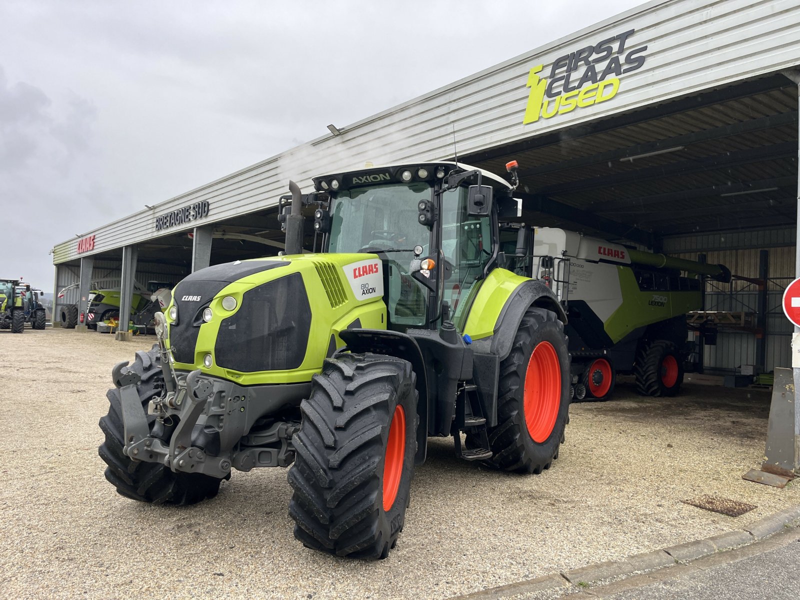 Traktor tipa CLAAS AXION 810 CMATIC, Gebrauchtmaschine u PONTIVY (Slika 4)