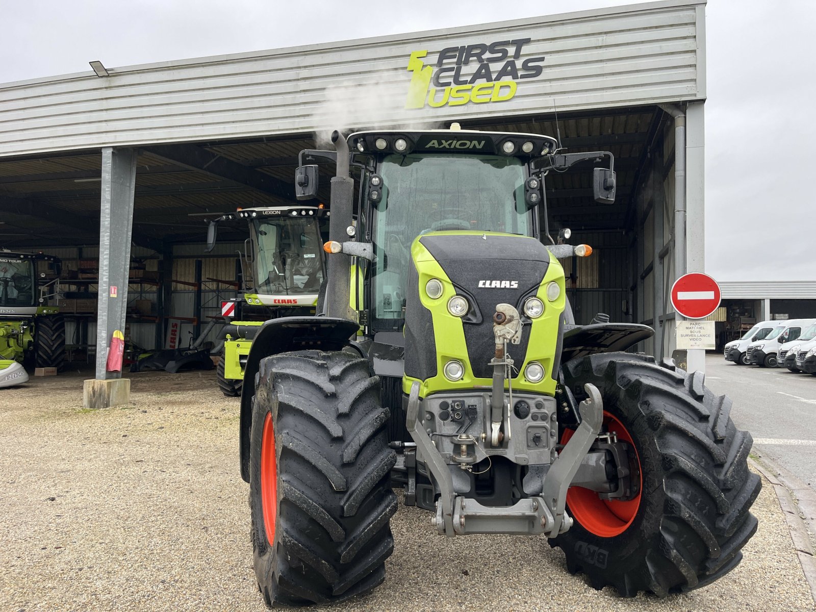 Traktor tipa CLAAS AXION 810 CMATIC, Gebrauchtmaschine u PONTIVY (Slika 2)