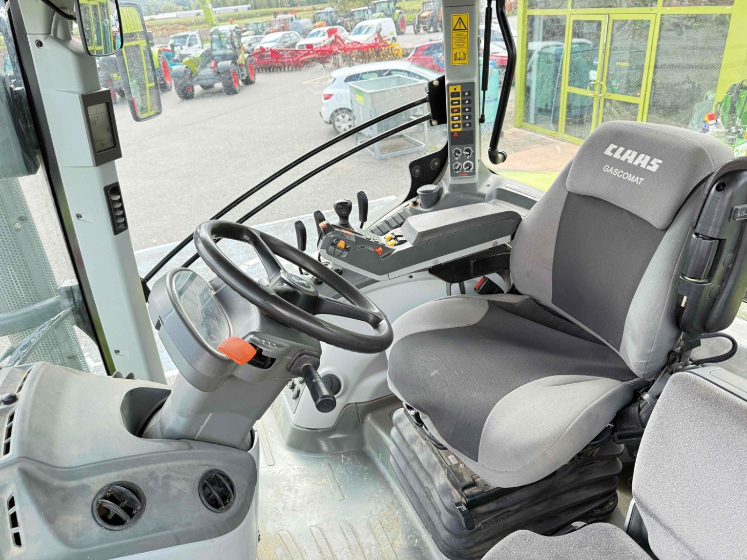 Traktor typu CLAAS AXION 810 T4F CIS, Gebrauchtmaschine v SAINT GAUDENS (Obrázok 10)