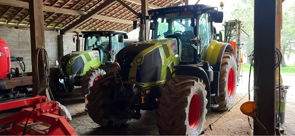 Traktor des Typs CLAAS AXION 810 T4F CMATIC, Gebrauchtmaschine in Aubiet (Bild 1)