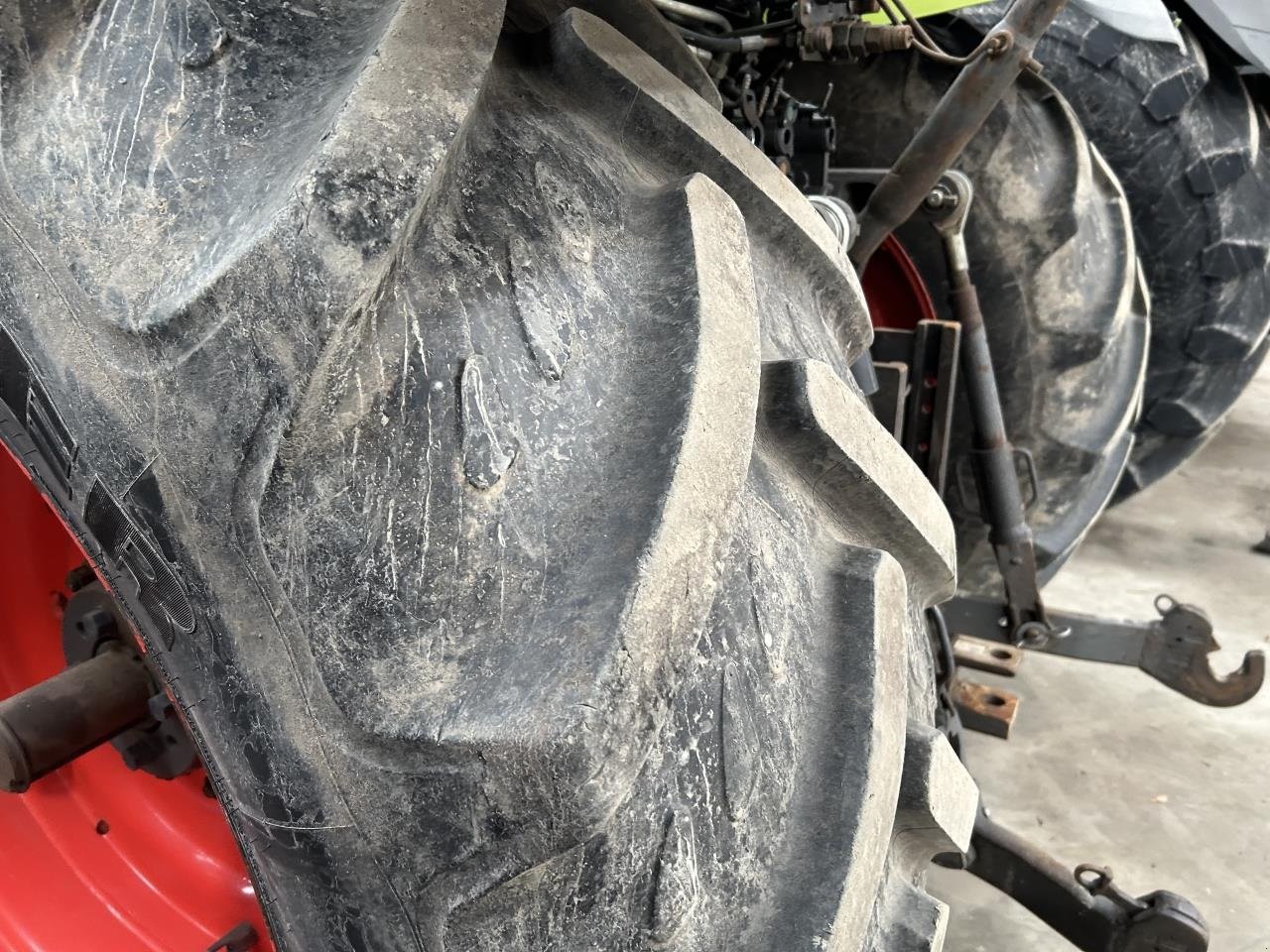 Traktor του τύπου CLAAS AXION 810, Gebrauchtmaschine σε Grindsted (Φωτογραφία 5)