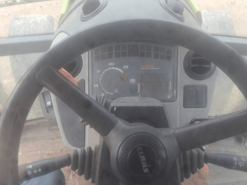 Traktor типа CLAAS AXION 810, Gebrauchtmaschine в PITHIVIERS Cedex (Фотография 5)