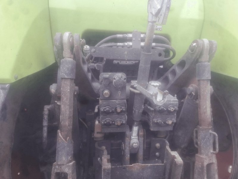 Traktor типа CLAAS AXION 810, Gebrauchtmaschine в PITHIVIERS Cedex (Фотография 4)