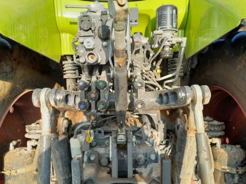 Traktor типа CLAAS AXION 810, Gebrauchtmaschine в VELAINES (Фотография 9)