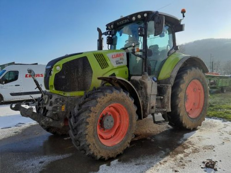 Traktor of the type CLAAS AXION 810, Gebrauchtmaschine in VELAINES (Picture 1)