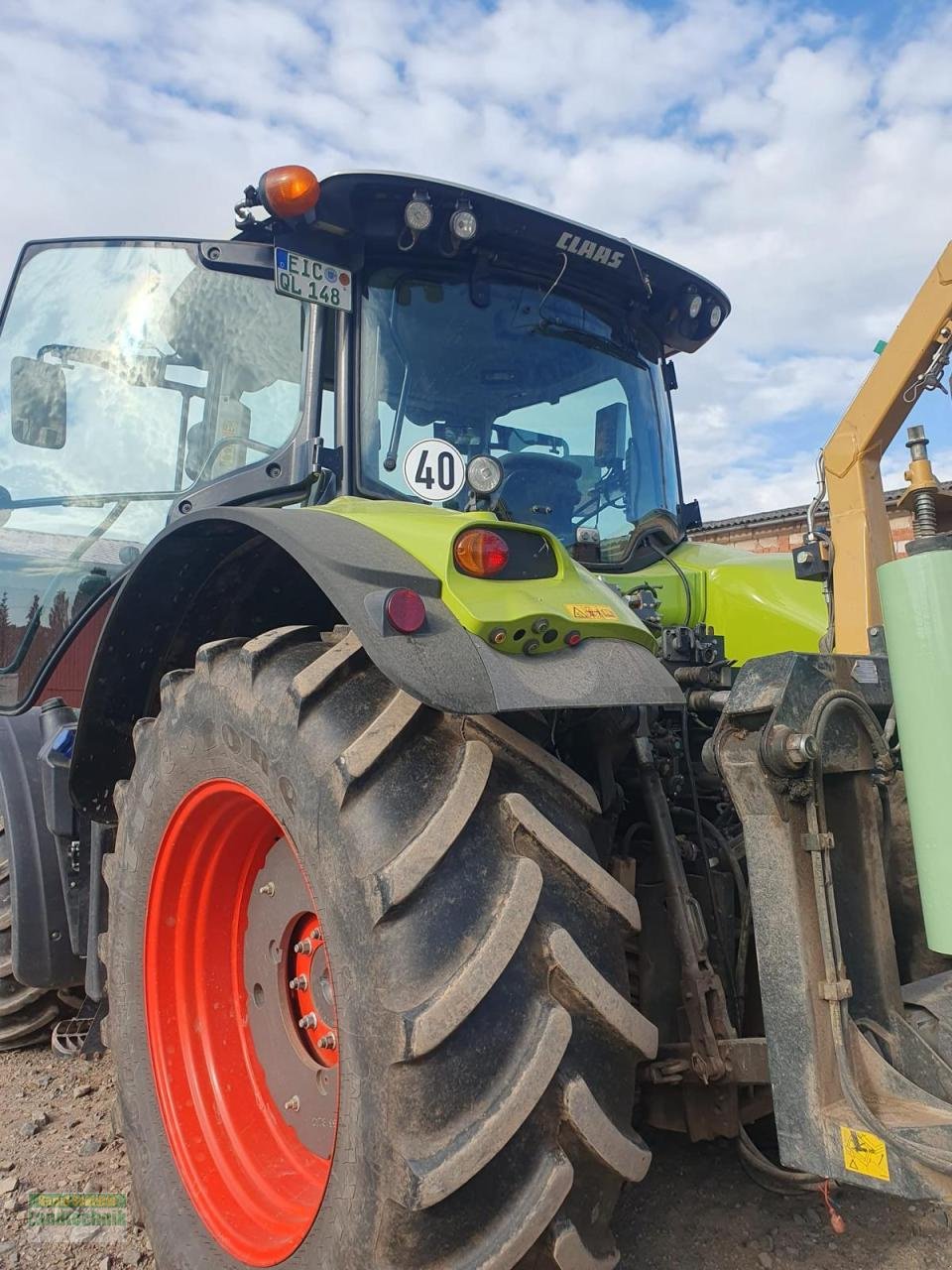 Traktor типа CLAAS Axion 810, Gebrauchtmaschine в Büren (Фотография 2)