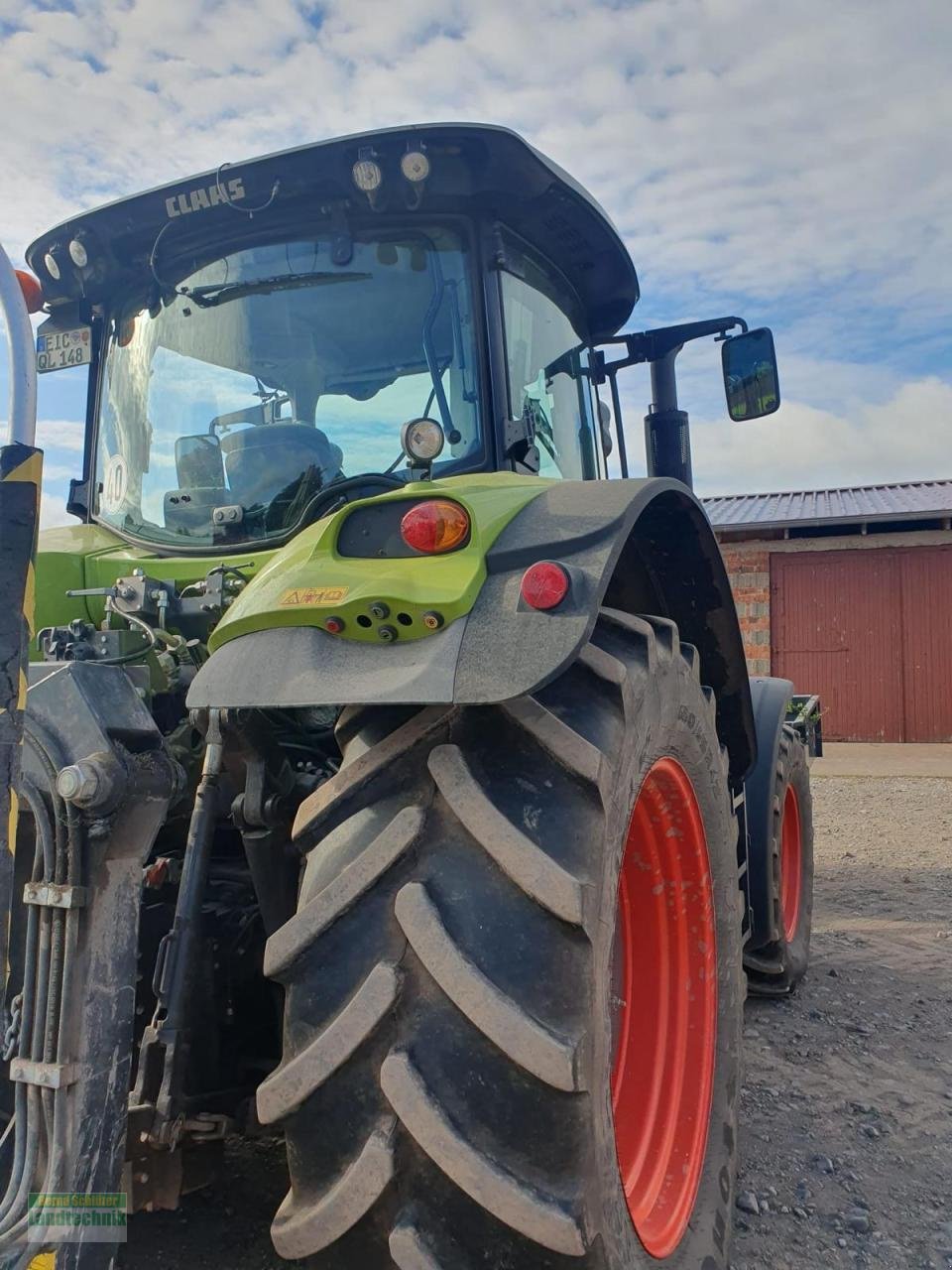 Traktor типа CLAAS Axion 810, Gebrauchtmaschine в Büren (Фотография 3)