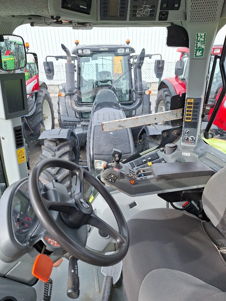 Traktor des Typs CLAAS AXION 810, Gebrauchtmaschine in Neufchâtel-en-Bray (Bild 11)