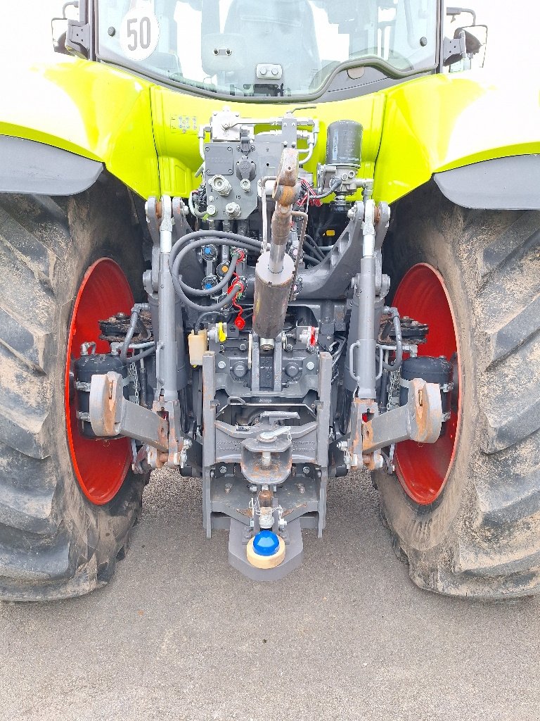 Traktor des Typs CLAAS AXION 810, Gebrauchtmaschine in Neufchâtel-en-Bray (Bild 5)
