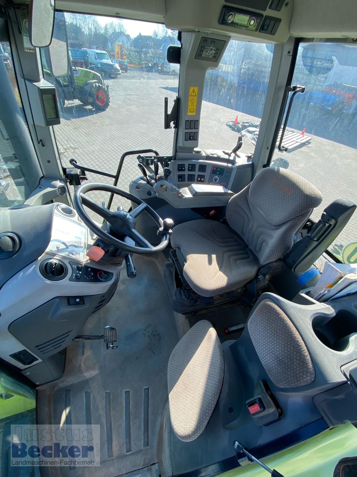 Traktor typu CLAAS Axion 810, Gebrauchtmaschine w Weimar-Niederwalgern (Zdjęcie 11)