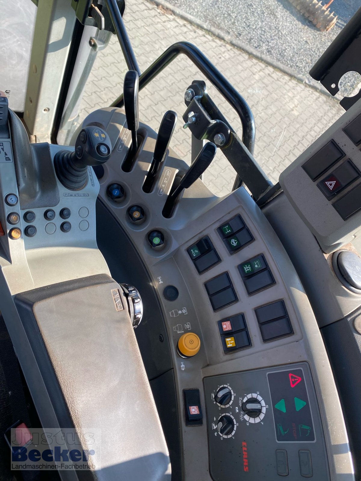 Traktor typu CLAAS Axion 810, Gebrauchtmaschine w Weimar-Niederwalgern (Zdjęcie 12)