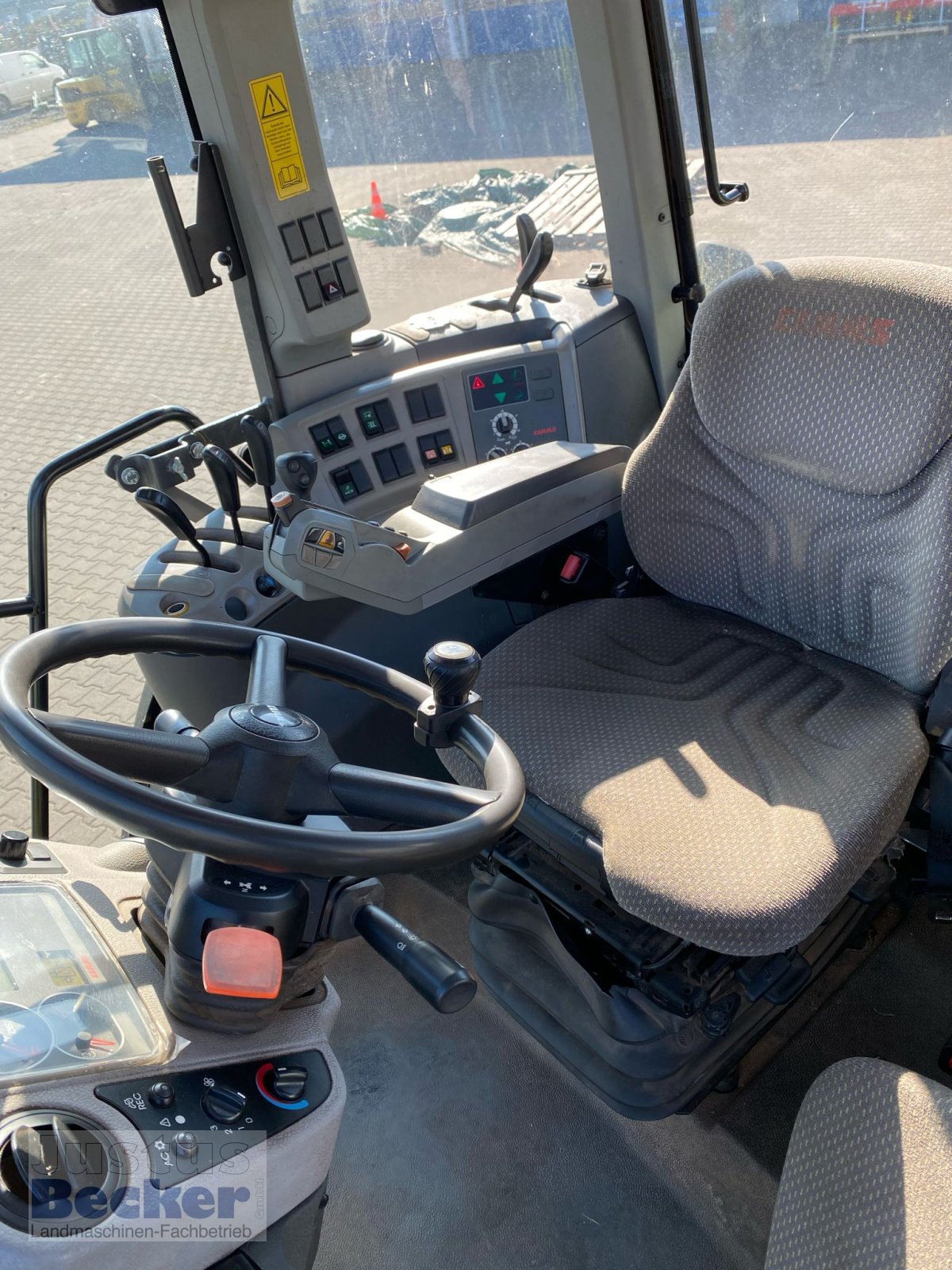 Traktor typu CLAAS Axion 810, Gebrauchtmaschine w Weimar-Niederwalgern (Zdjęcie 16)