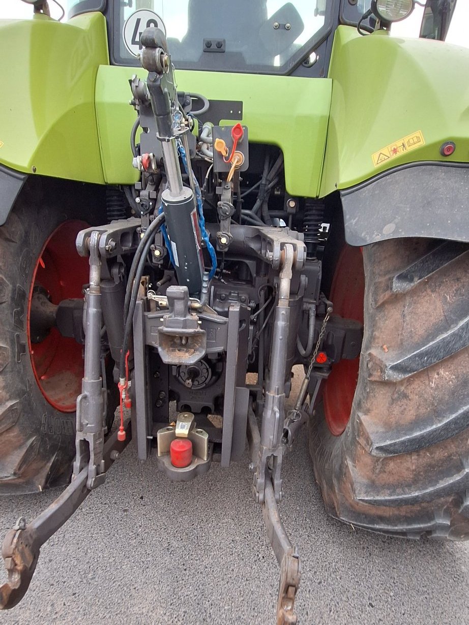 Traktor des Typs CLAAS Axion 820 C-MATIC, Gebrauchtmaschine in Michelau (Bild 2)