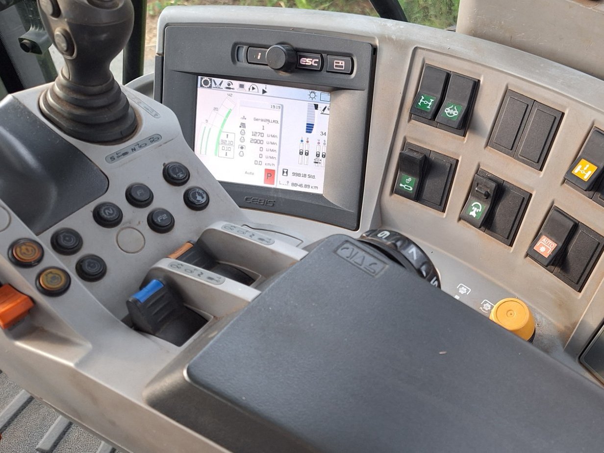Traktor des Typs CLAAS Axion 820 C-MATIC, Gebrauchtmaschine in Michelau (Bild 3)