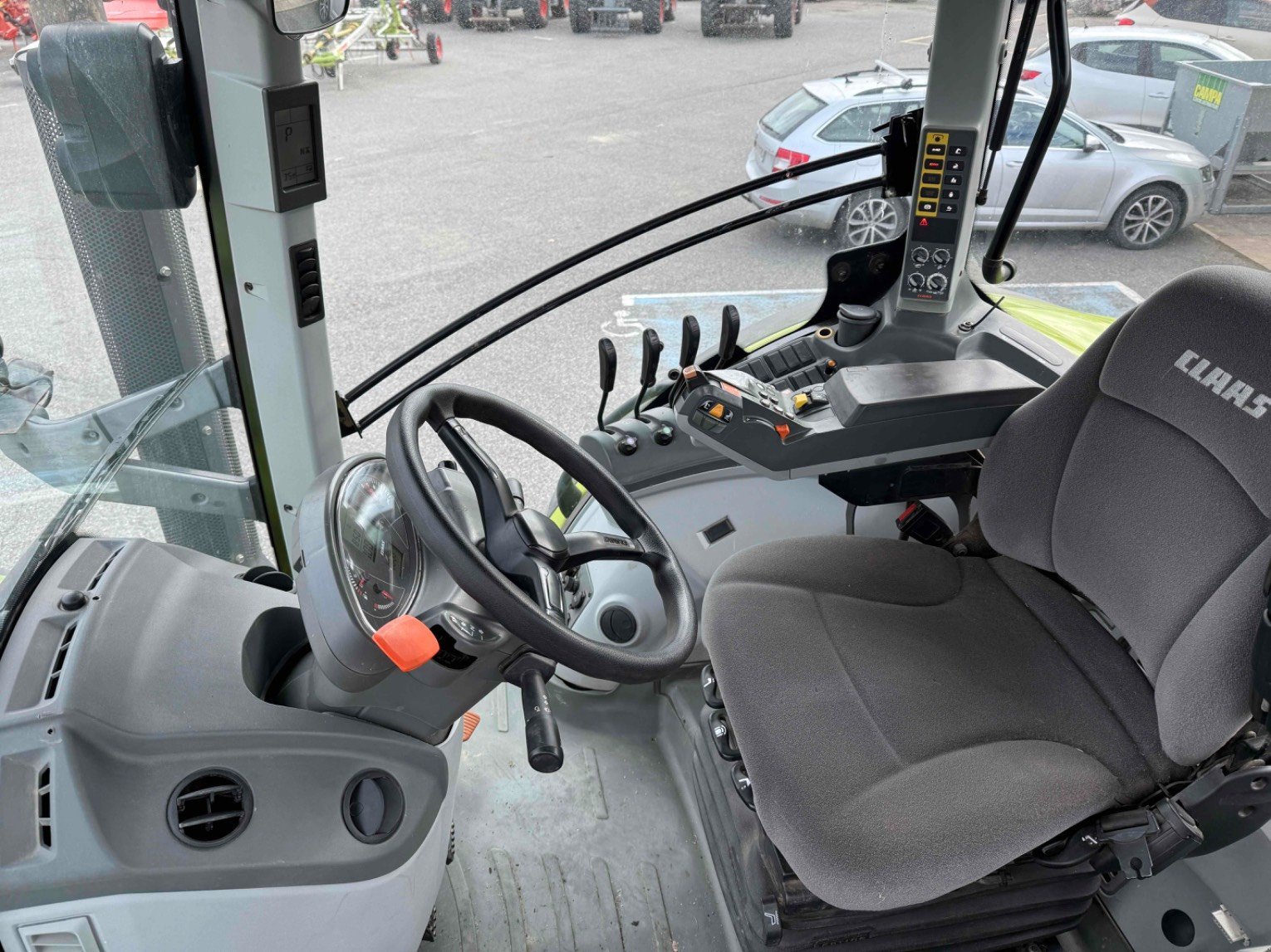 Traktor van het type CLAAS AXION 820 CIS, Gebrauchtmaschine in SAINT GAUDENS (Foto 11)