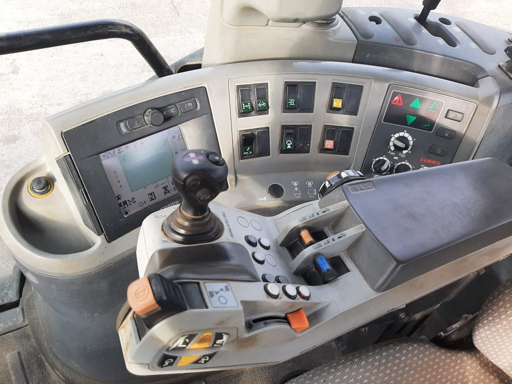 Traktor типа CLAAS AXION 820, Gebrauchtmaschine в SAINT LOUP (Фотография 5)