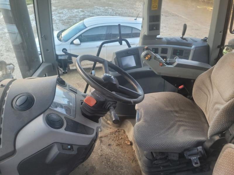 Traktor du type CLAAS AXION 820, Gebrauchtmaschine en BRAY en Val (Photo 8)