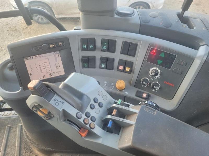 Traktor du type CLAAS AXION 820, Gebrauchtmaschine en BRAY en Val (Photo 9)