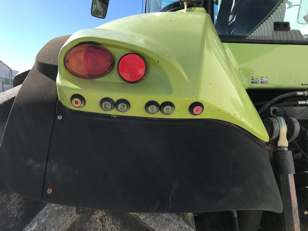 Traktor типа CLAAS AXION 820, Gebrauchtmaschine в MORLHON LE HAUT (Фотография 8)