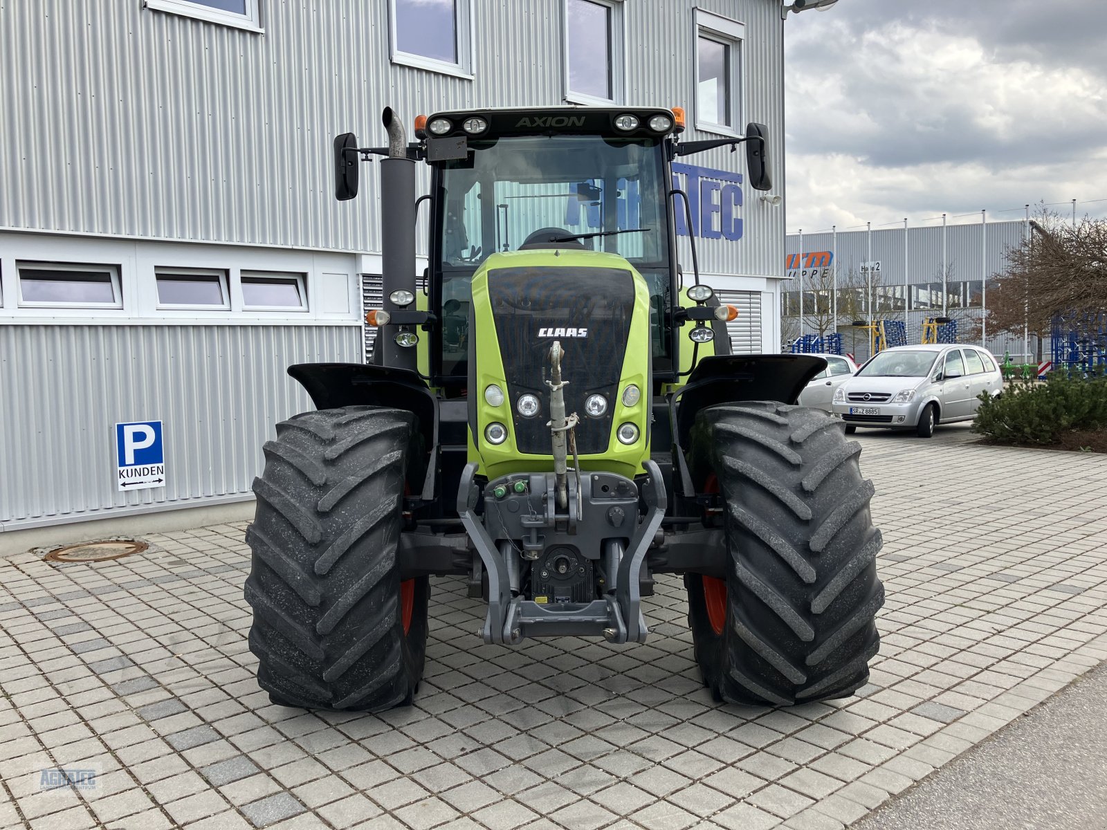 Traktor des Typs CLAAS Axion 820, Gebrauchtmaschine in Salching bei Straubing (Bild 4)