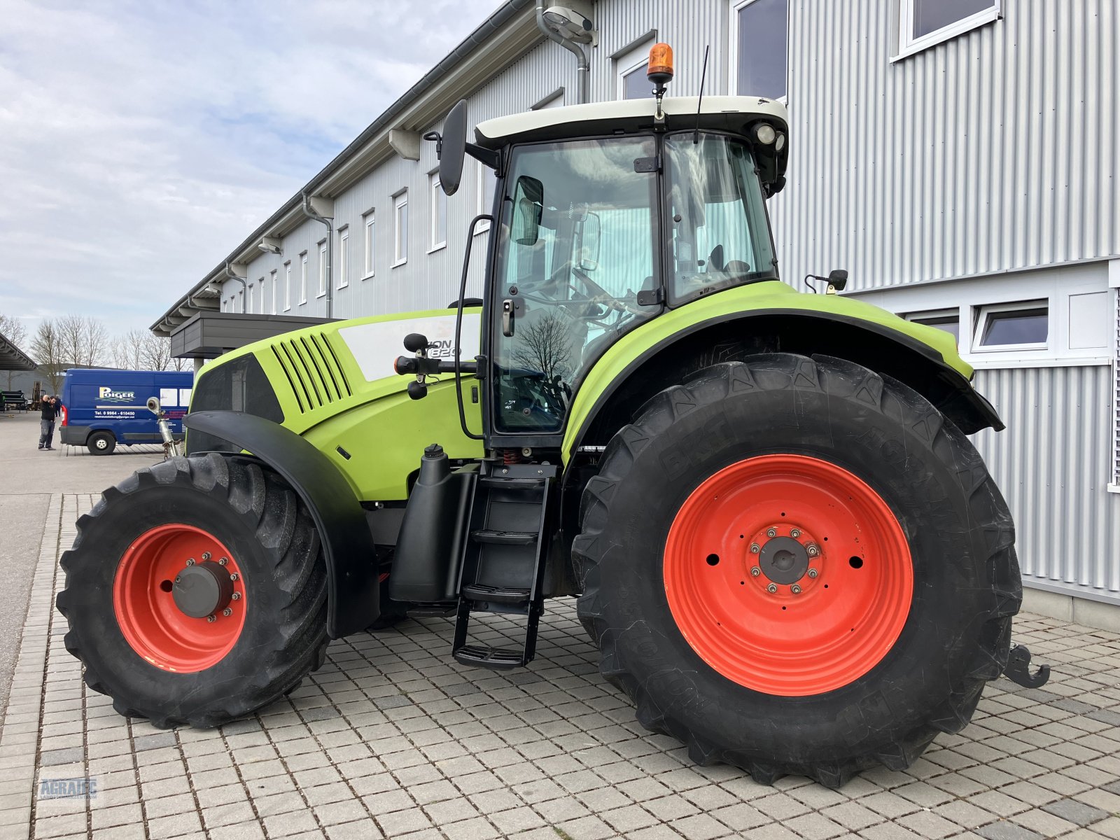 Traktor des Typs CLAAS Axion 820, Gebrauchtmaschine in Salching bei Straubing (Bild 12)