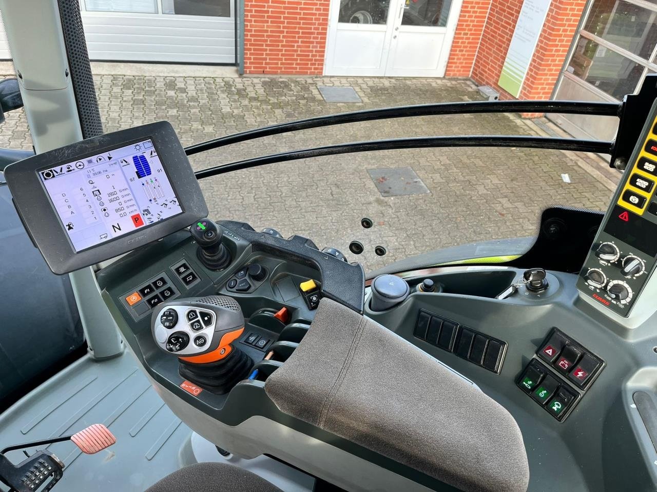 Traktor typu CLAAS AXION 830 CEBIS, Gebrauchtmaschine v Tim (Obrázek 13)