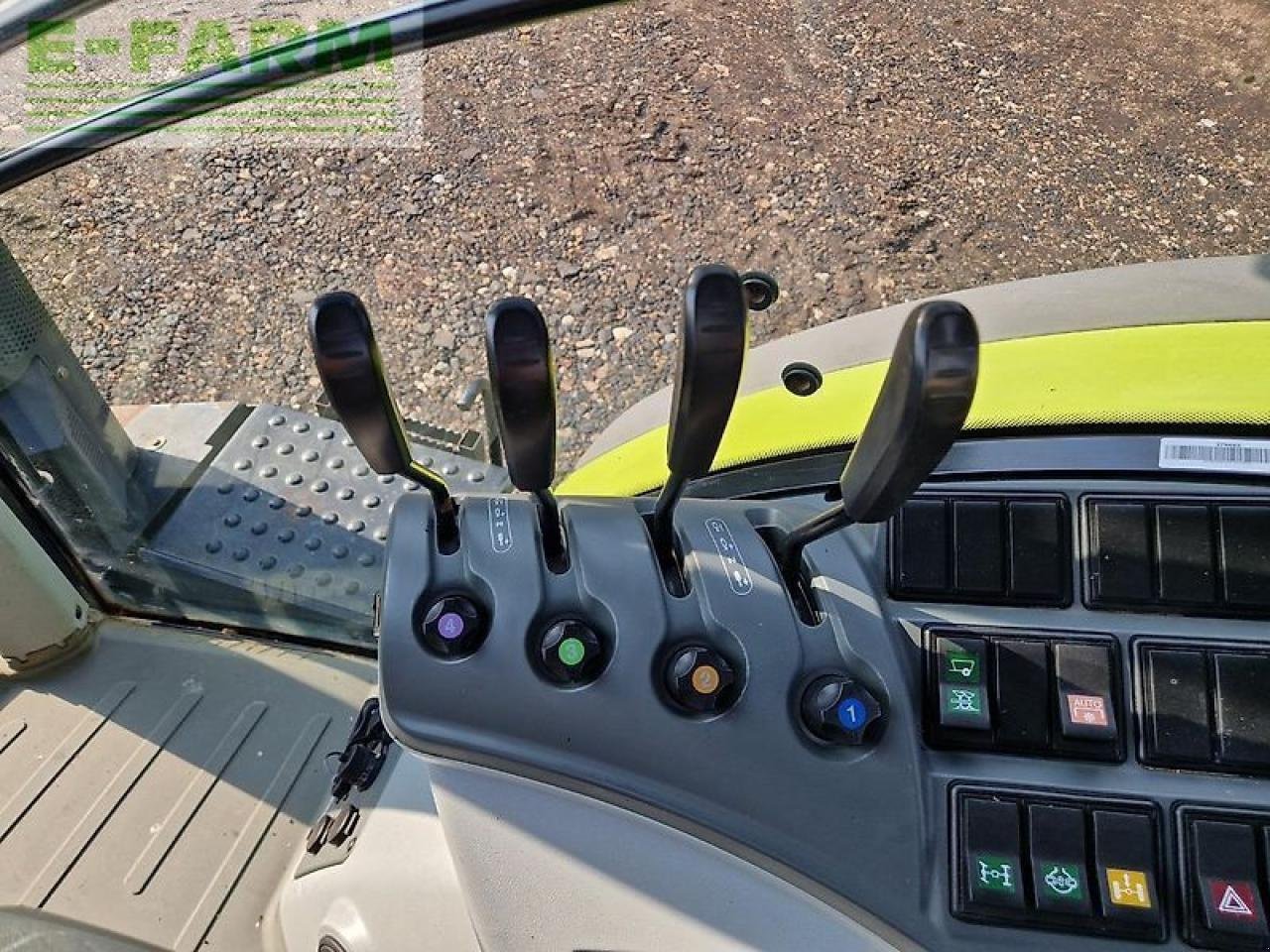 Traktor des Typs CLAAS axion 830 cis, Gebrauchtmaschine in ZELOW (Bild 11)