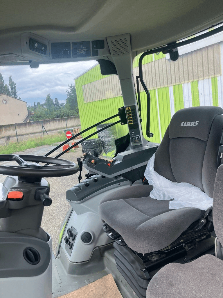 Traktor Türe ait CLAAS AXION 830 CIS, Gebrauchtmaschine içinde SAINT ANDIOL (resim 9)