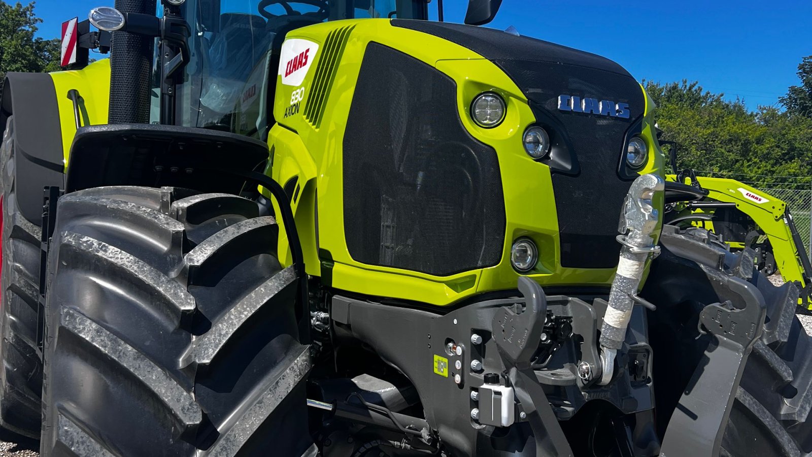 Traktor des Typs CLAAS AXION 830 CMATIC AXION 830 CMATIC, Gebrauchtmaschine in Slangerup (Bild 3)