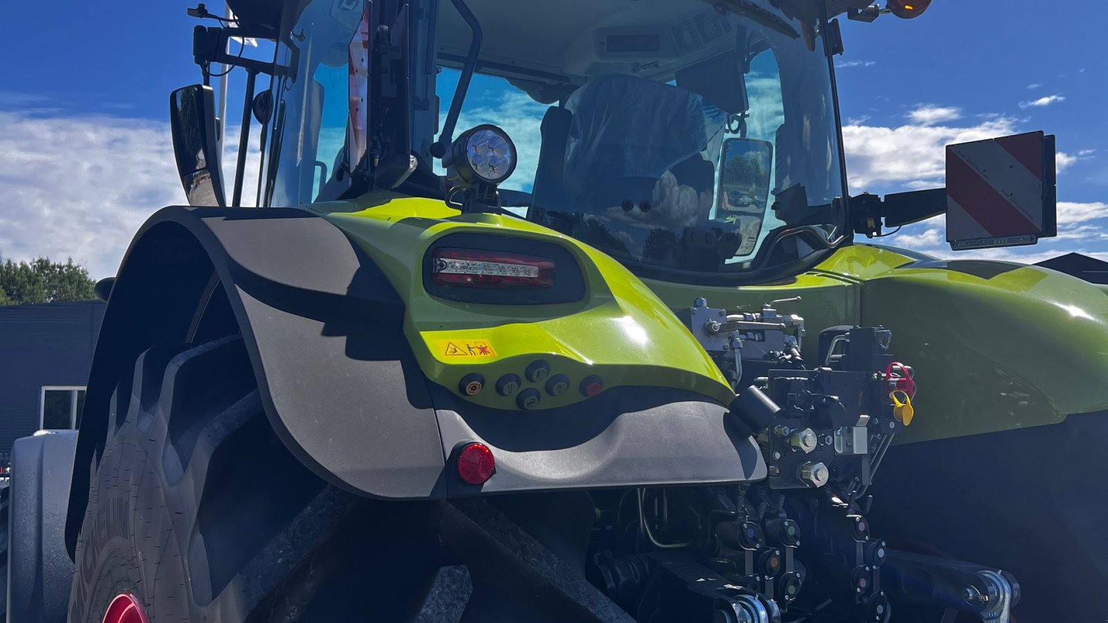 Traktor des Typs CLAAS AXION 830 CMATIC AXION 830 CMATIC, Gebrauchtmaschine in Slangerup (Bild 4)