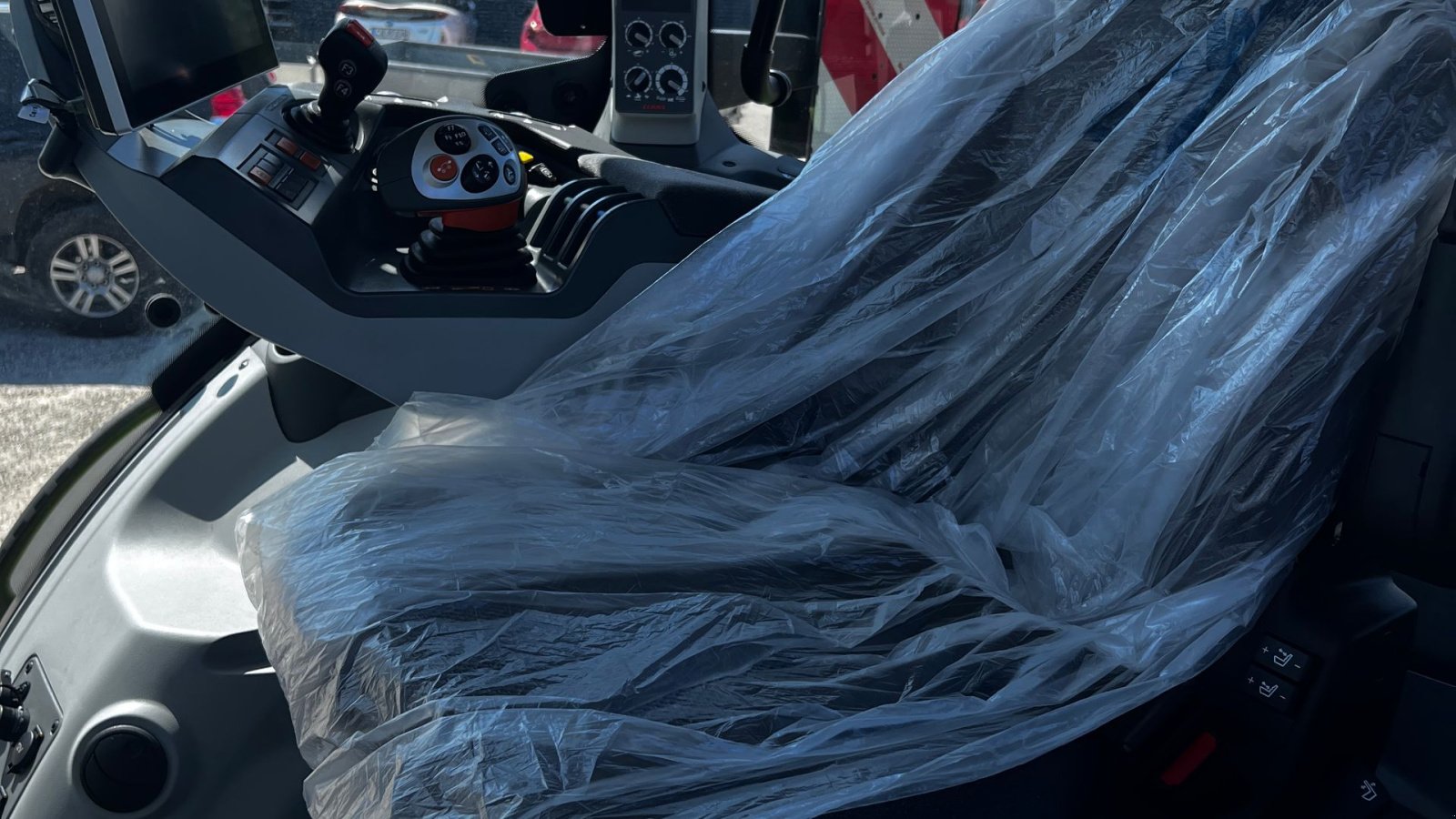 Traktor des Typs CLAAS AXION 830 CMATIC AXION 830 CMATIC, Gebrauchtmaschine in Slangerup (Bild 5)