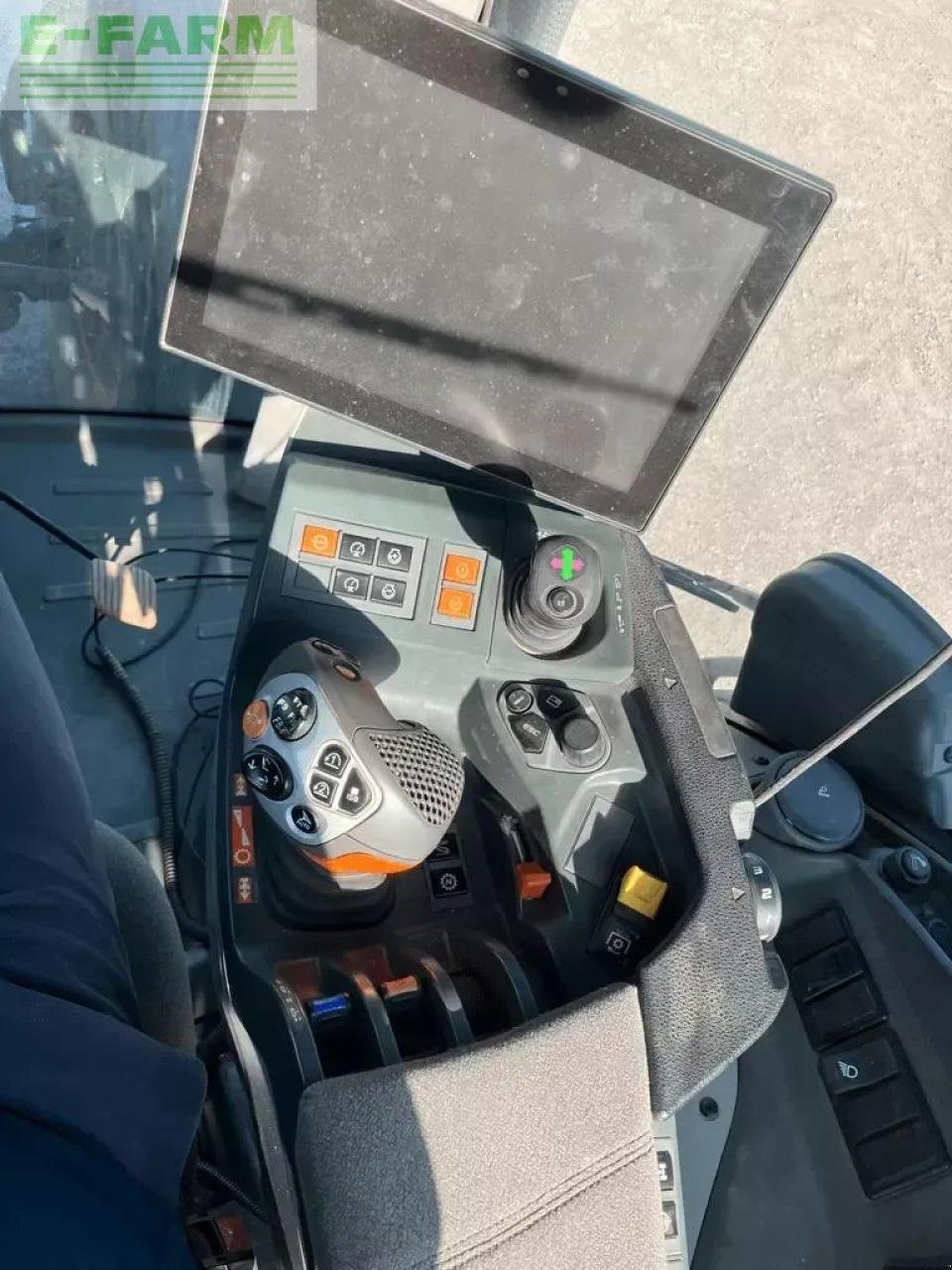 Traktor του τύπου CLAAS axion 830 cmatic business CMATIC, Gebrauchtmaschine σε ST ANDIOL (Φωτογραφία 11)